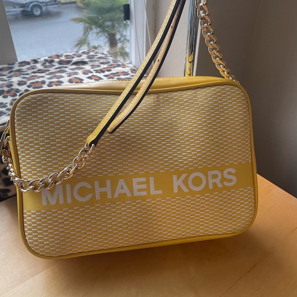 Michael Kors Crossbody in Yellow and White - Picture 10 of 17